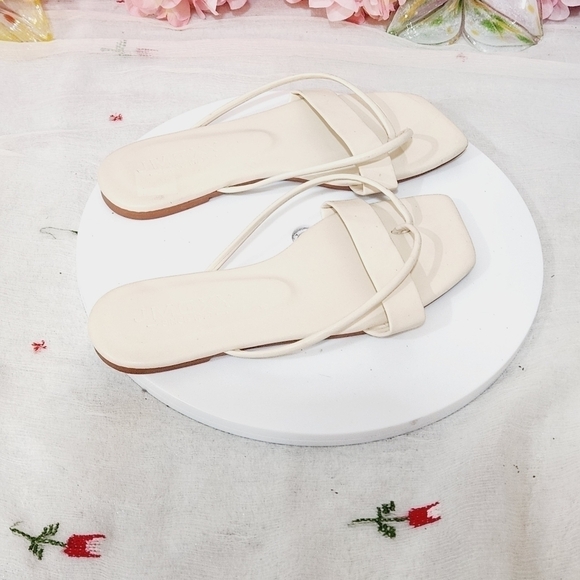 JMGXY Minimalist Thin Strap Thong Cream Sandals Size: 8 - Picture 7 of 12